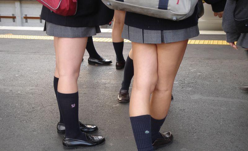 田舎の純真な女子校生がズブ濡れ